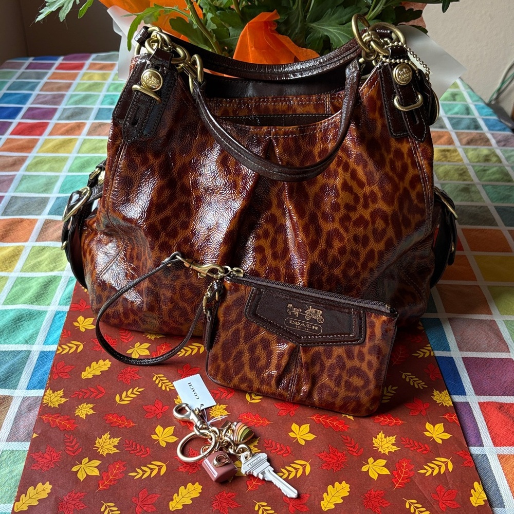 🐆 COACH VINTAGE  PATIENT LEATHER BAG WITH NWT BAG  CHARM 🐆 - Picture 12 of 14